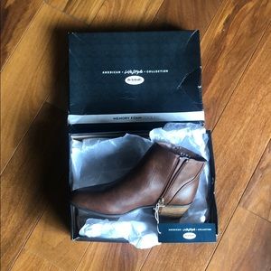 Brand New In Box Dr Scholls Memory Foam Booties.